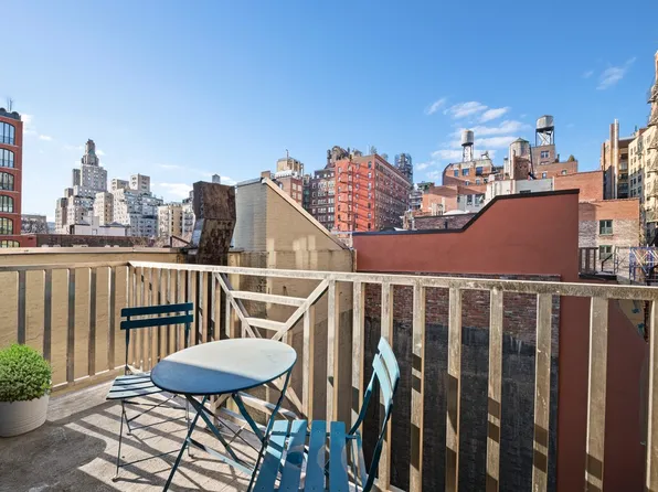 82 University Place image 15 of 17