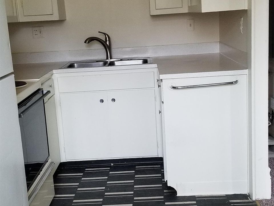 1st image of 125 W James St #1