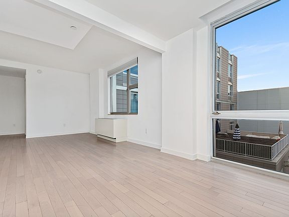 3rd image of 250 Bedford Ave #129214