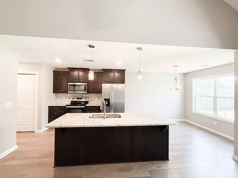 1616 Parkside Dr — Photo 7