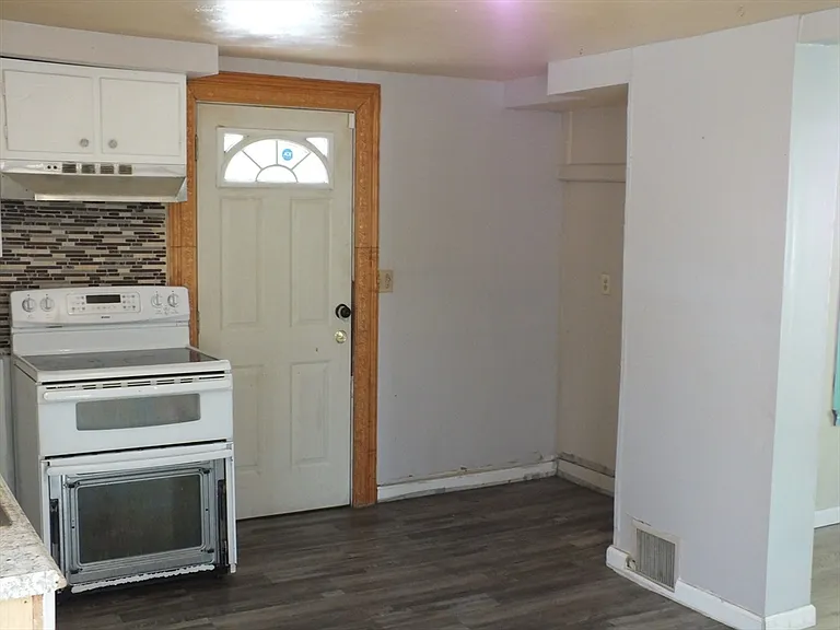 241 Tyler St — Photo 6