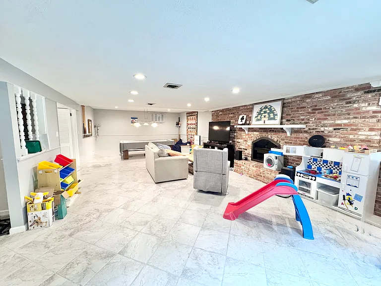 1430 Carrington Ln — Photo 21