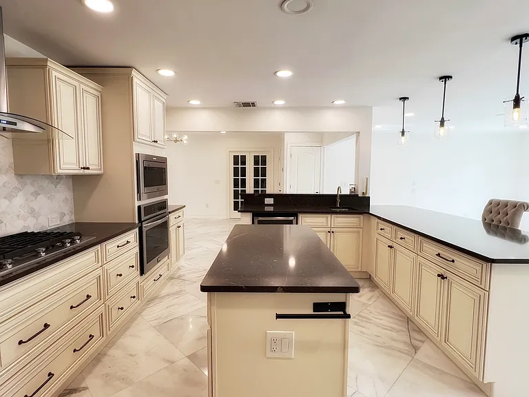 974 Pinelli St — Photo 10