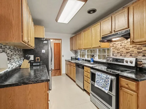 849 8th Ave SW, Faribault, MN 55021