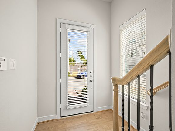 4th image of 152 Knightsbridge Park Ln