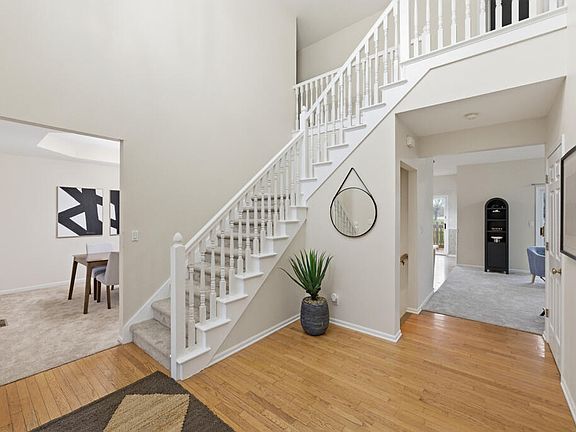 2nd image of 609 Shelley Ave