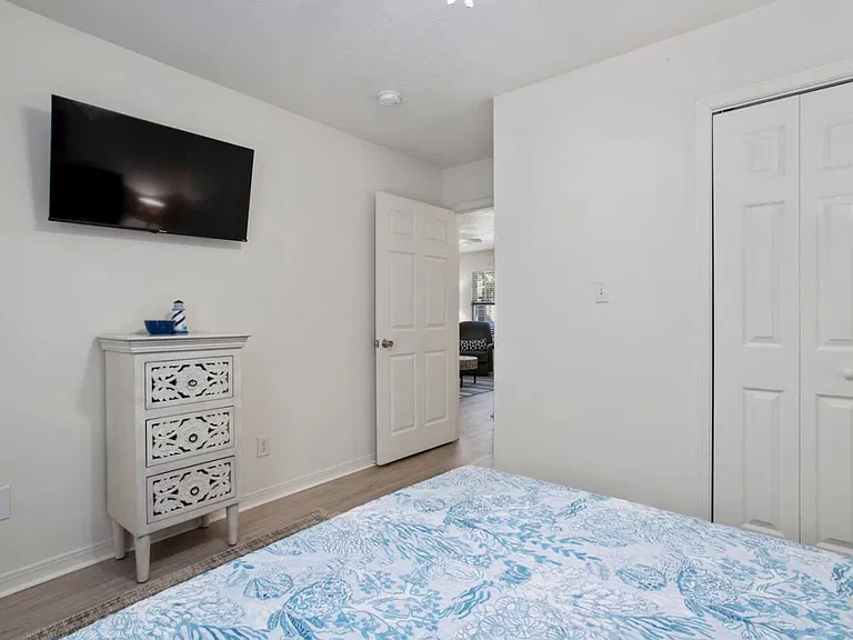233 Palmetto Ln #B — Photo 13