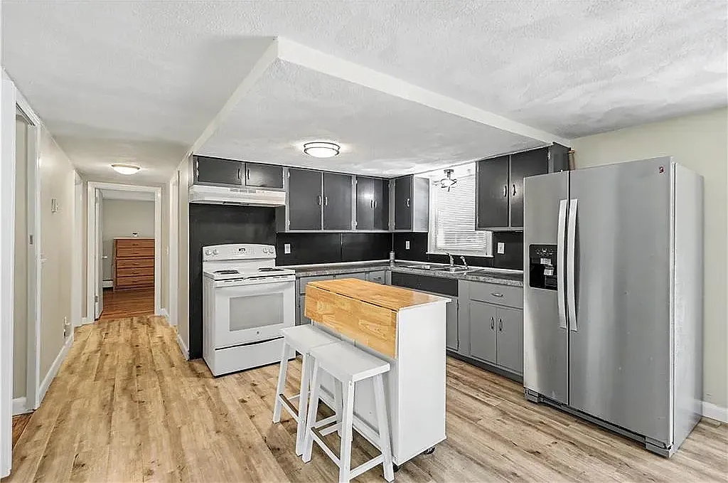 3 bed, 1100 sqft, $2,650 — Photo 1