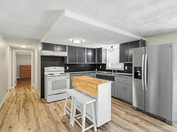 505 Snake Hill Rd, Glocester, RI 02857