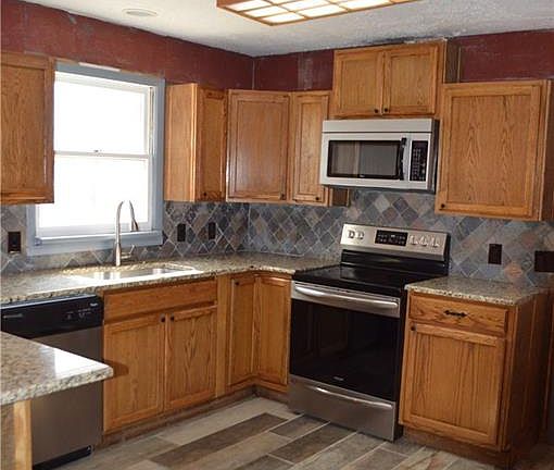 5th image of 315 Herring St
