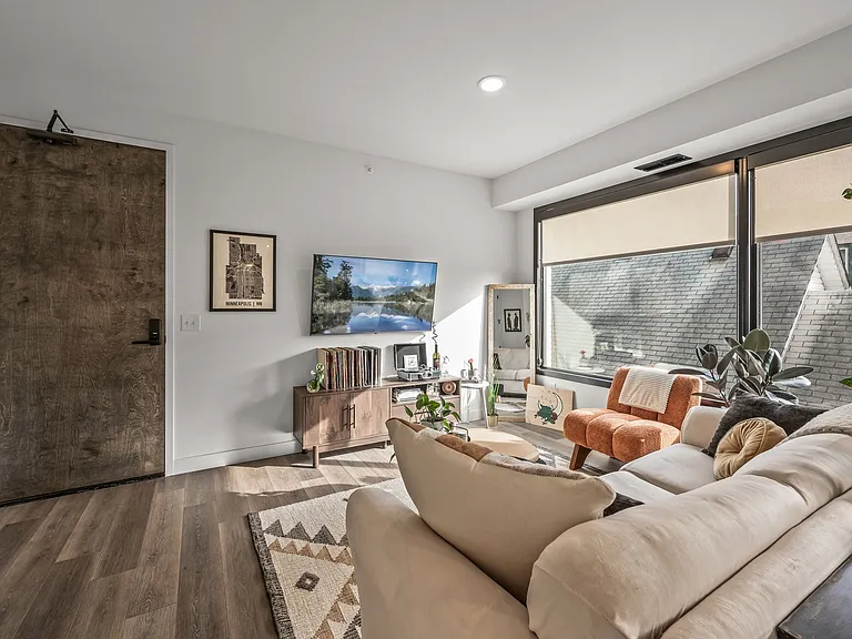 Olive Apartments — Photo 11