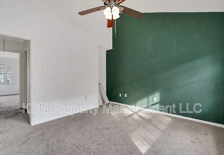 2220 E Victory Dr #24 — Photo 18