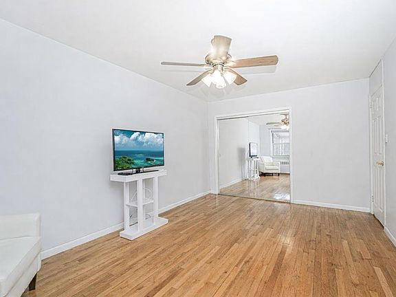 4th image of 209 Bay 14th St