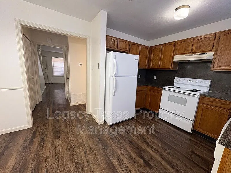 2 bed, 1.5 bath, 1000 sqft, $1,250 — Photo 3
