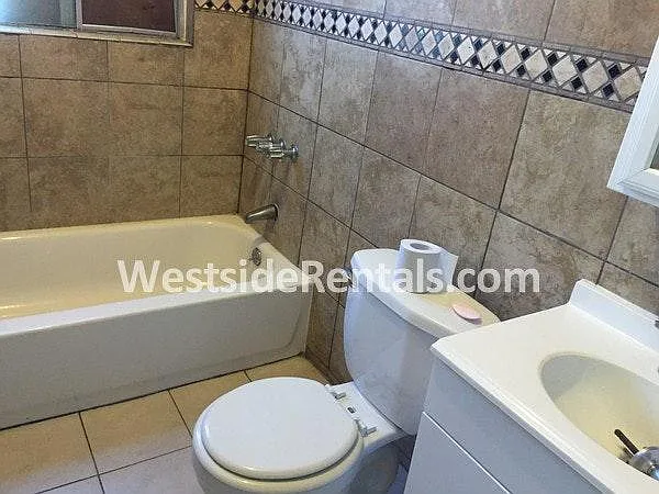 1407 W 3rd St #304 — Photo 3