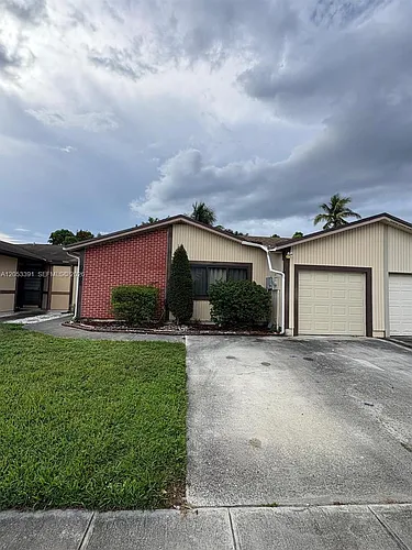 9821 W Elm Ln #9821 Photo 1