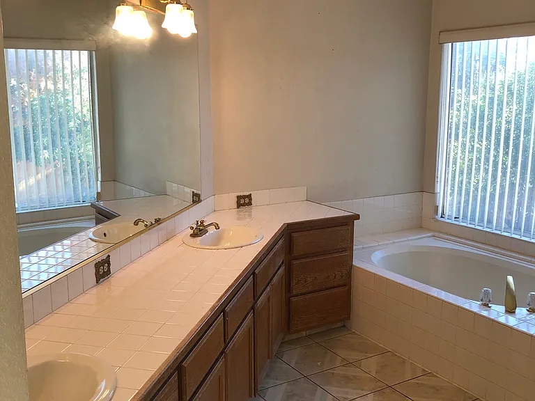 3404 Jamestown Dr — Photo 15