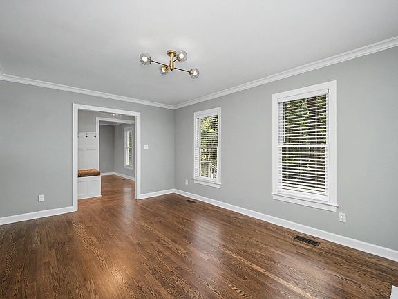3rd image of 1000 Black Oak Ct