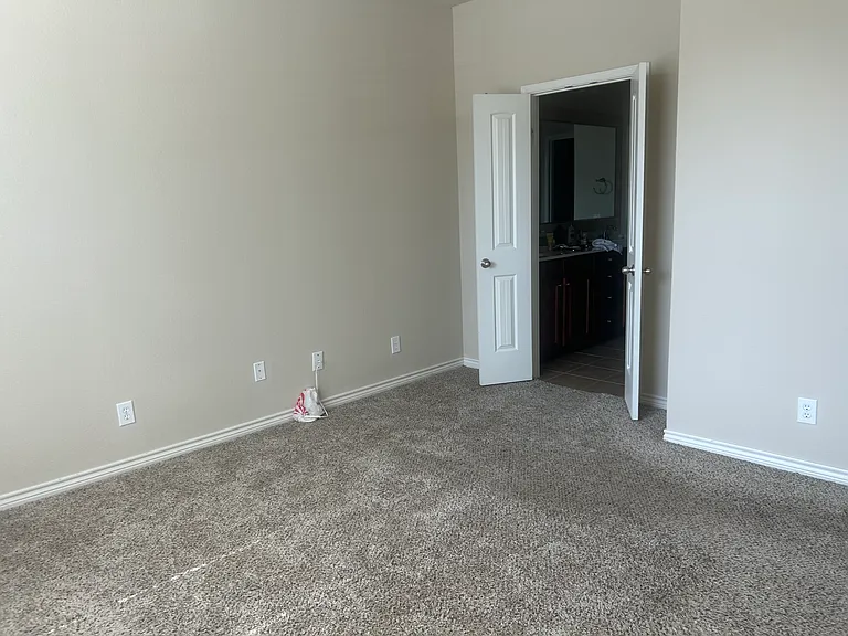 950 Henderson St #1320 — Photo 11