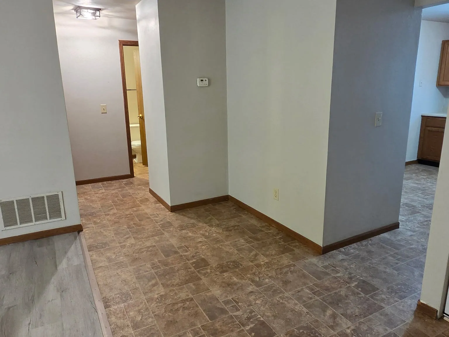 2 bed, 1001 sqft, $1,095 — Photo 4