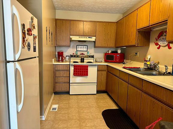 3rd image of 5B Stevens Dr #5A