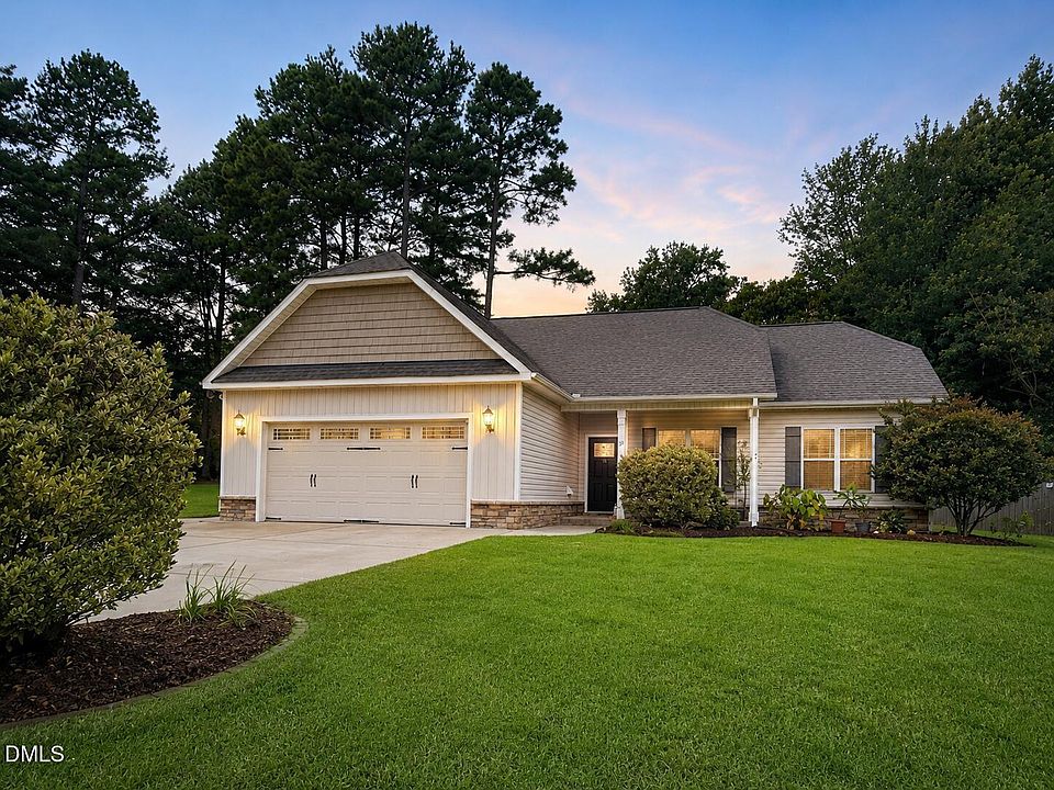1st image of 33 Wood Green Dr