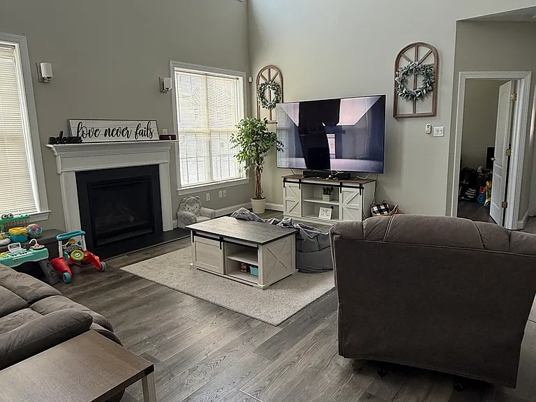 639 Bainbridge Dr — Photo 6