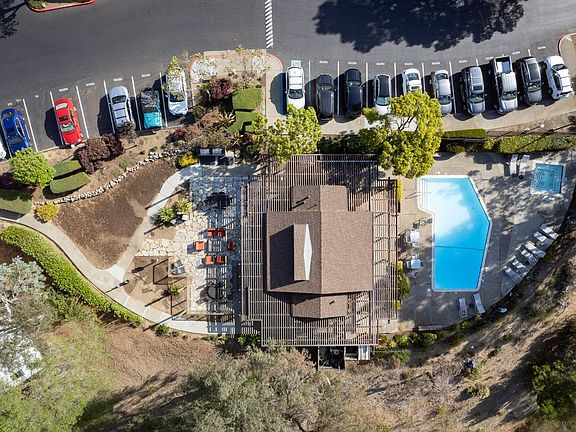 Resort Style Pool | Summit at Sausalito | Luxury Apartments at Sausalito