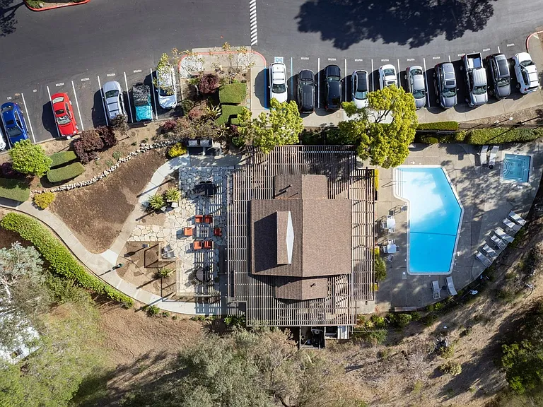 Resort Style Pool | Summit at Sausalito | Luxury Apartments at Sausalito