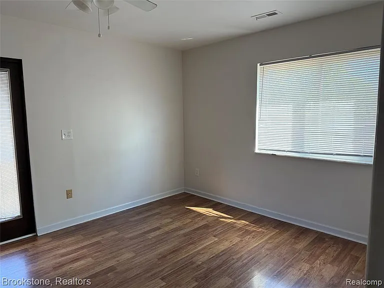 23600 Kelly Rd #6 — Photo 11
