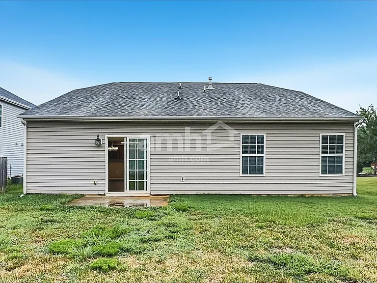 410 Lind Point Ln — Photo 15