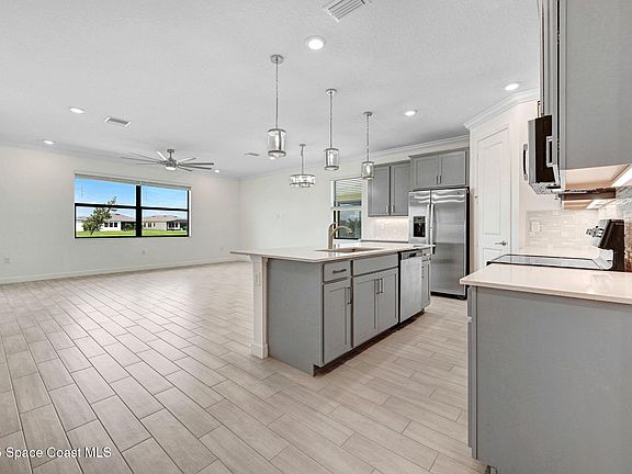 4th image of 9223 Alister Dr
