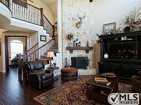4th image of 2748 Broadway Dr