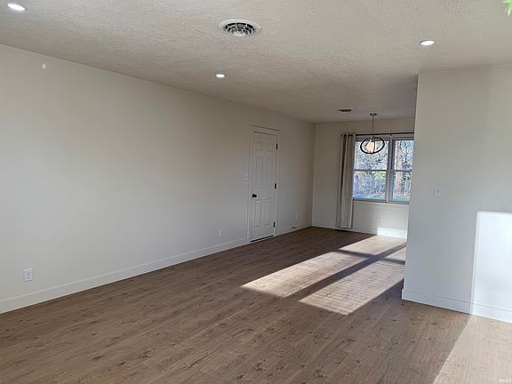 4th image of 469 N Foster Ave