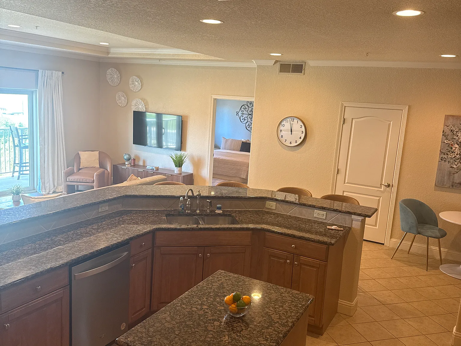 2 bed, 2.5 bath, 1800 sqft, $3,200 — Photo 4