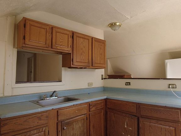 3rd image of 474 Hudson Ave #476