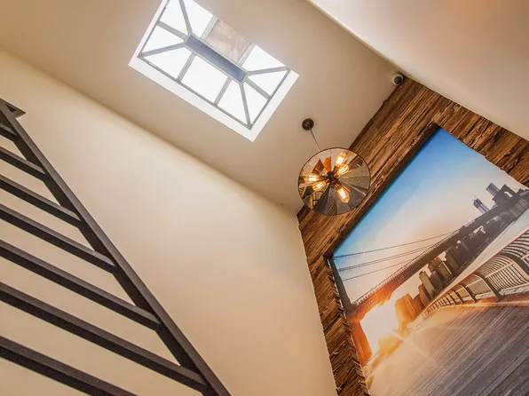 1426 De Kalb Avenue image 14 of 40