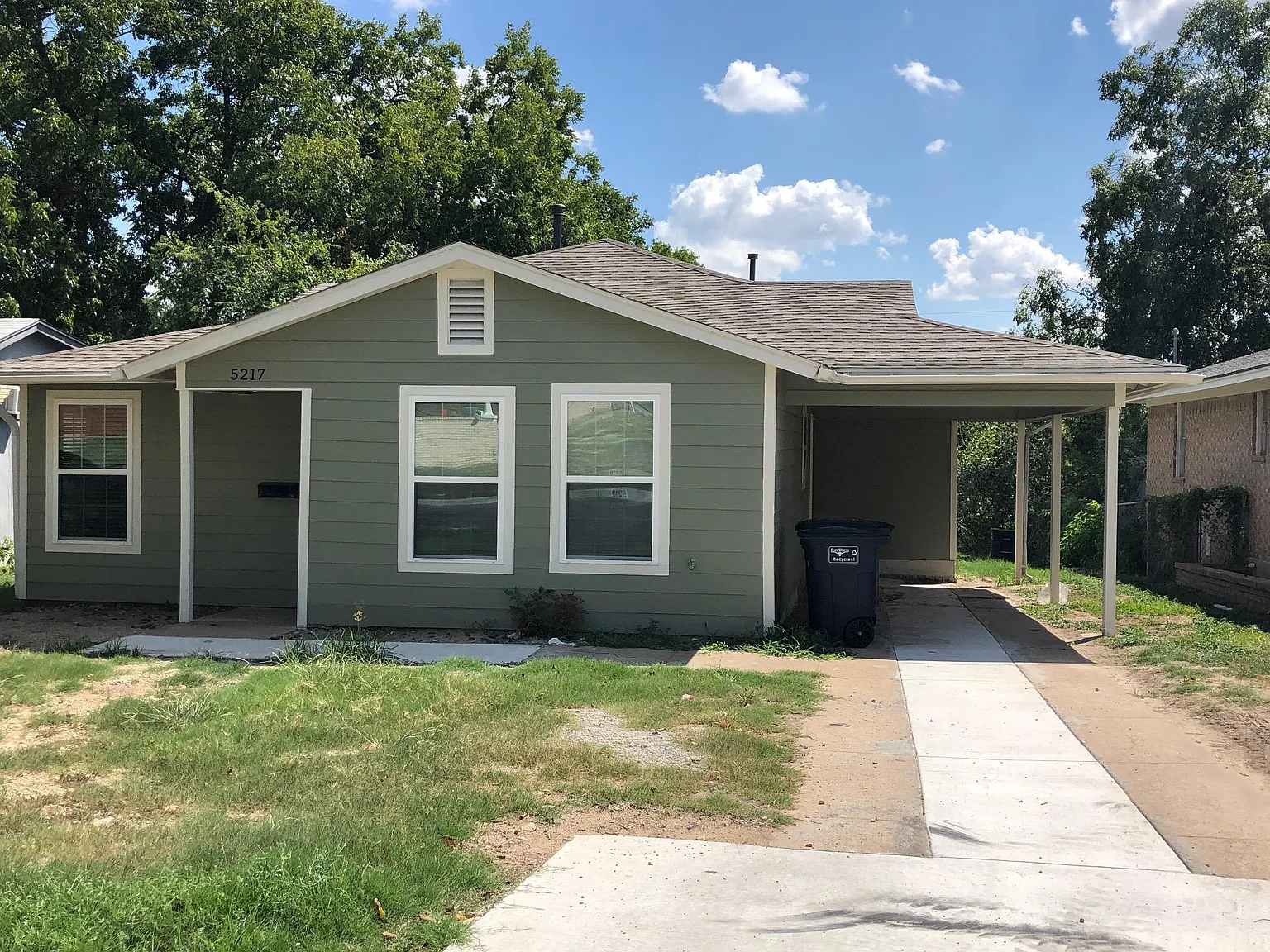 3 bed, 1200 sqft, $1,800 — Photo 2