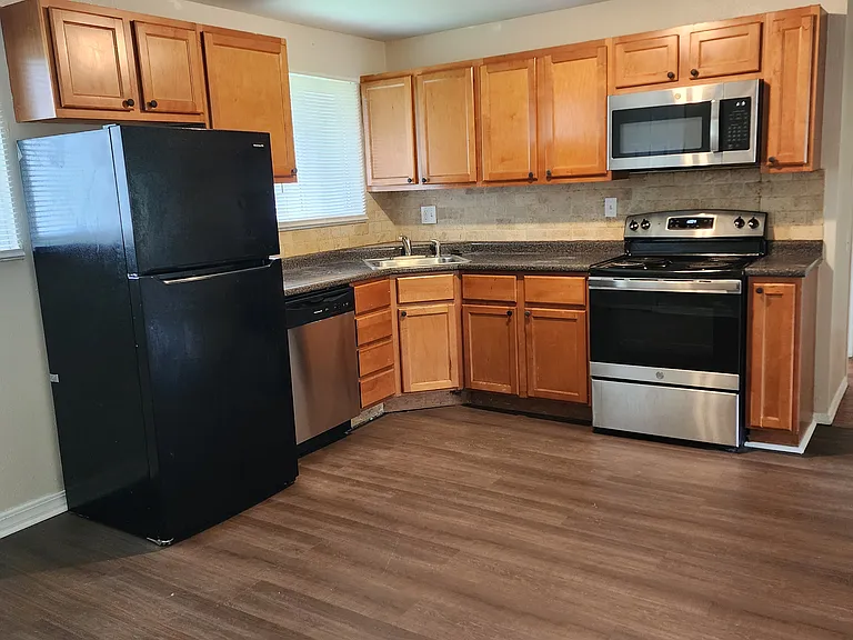 10201 Dacey Dr — Photo 4