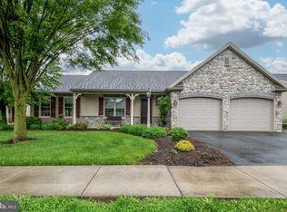 877 Cambridge Dr, Manheim, PA 17545