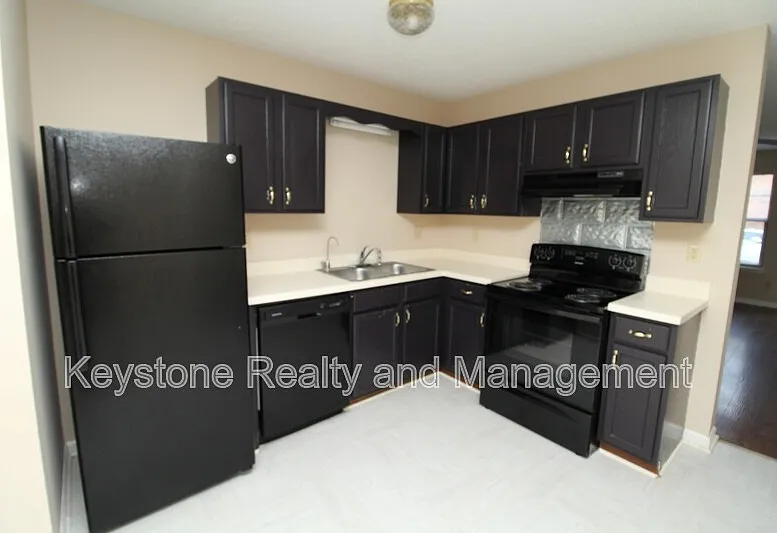 2 bed, 1.5 bath, 1010 sqft, $950 — Photo 3