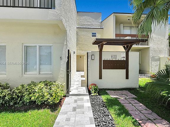 3rd image of 9133 Fontainebleau Blvd APT 5