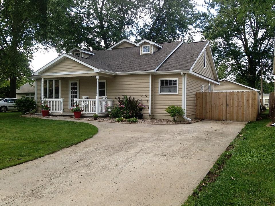 1st image of 119 15th Ave E