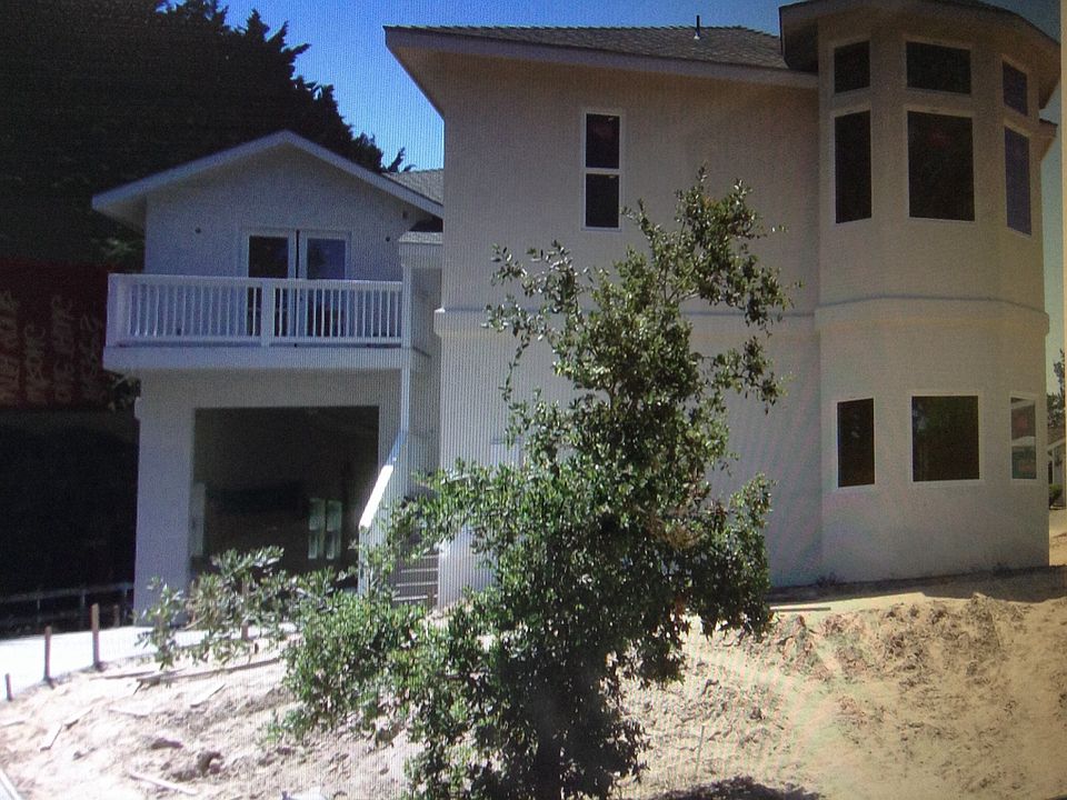 Front facing rotunda 