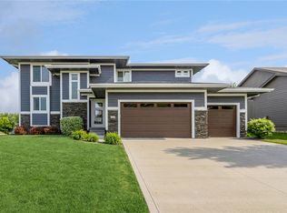 14309 Oakwood Dr, Urbandale, IA 50323