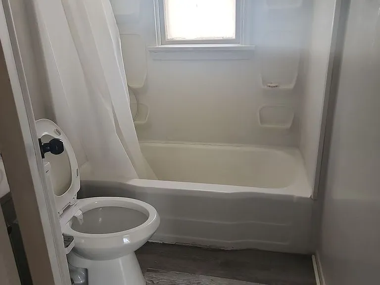 107 N 200 E — Photo 4