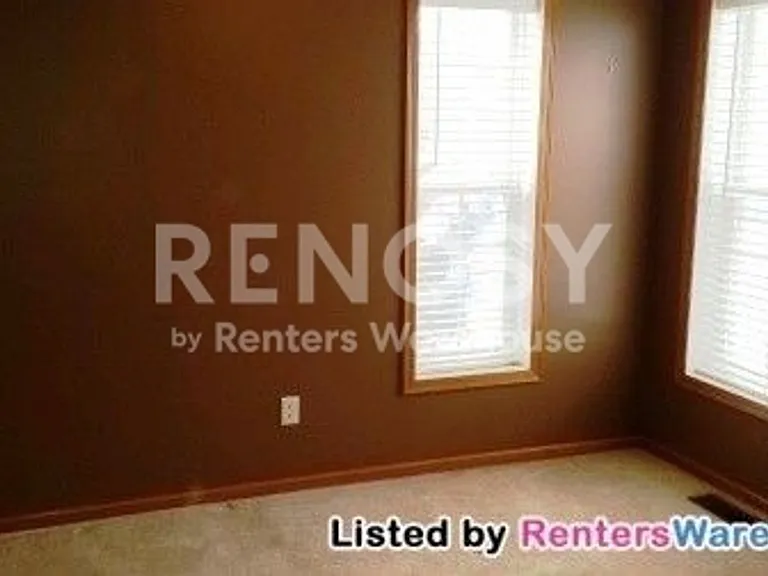 7648 Century Blvd — Photo 8