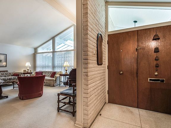 4th image of 214 Hillview Dr