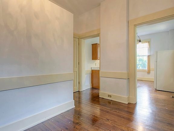 3rd image of 518-520 Greenup St