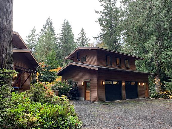 2+ car garage with studio apartment above